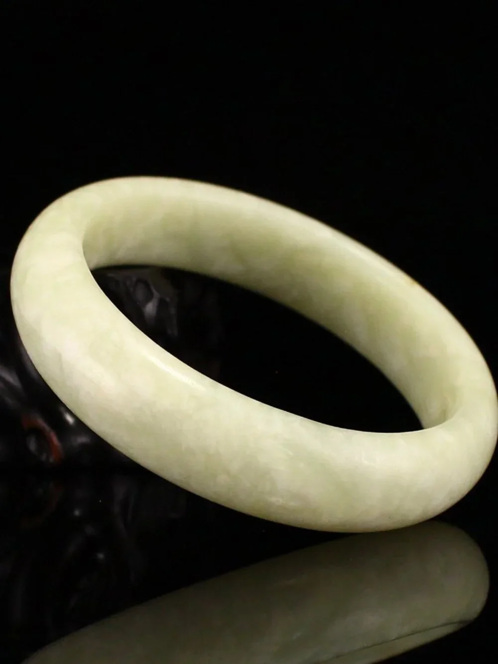 Natural Xiuyan Xiu Jade Bangle Bracelet 55.24g 57.5mm ID Light Green Stone Ring